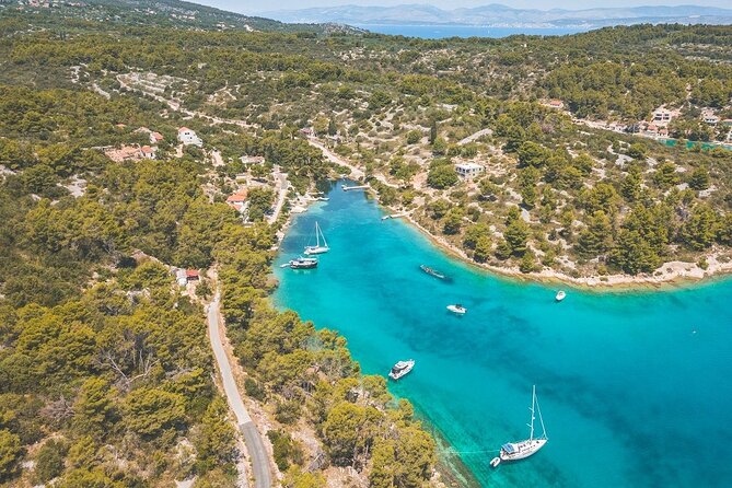Adriatica Tour ( Blue Lagoon and Solta) from Trogir or Split - Maslinica on Šolta for morning coffee and a calm fisherman bay