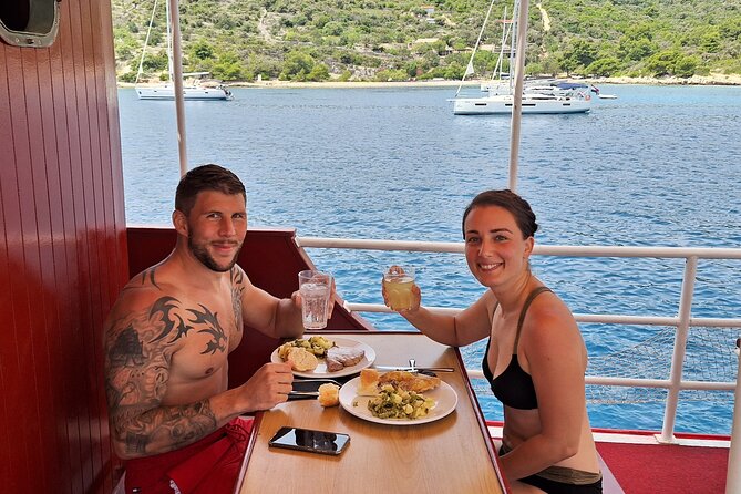 All-Inclusive Blue Lagoon & 3 Island Boat Tour with Food & Drinks - St. Fumija Bay: a quieter last water stop with fruit