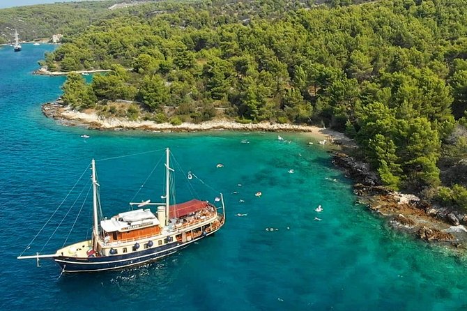 All Inclusive Brac and Solta islands swimming cruise - Two islands, one calm boat day from Split