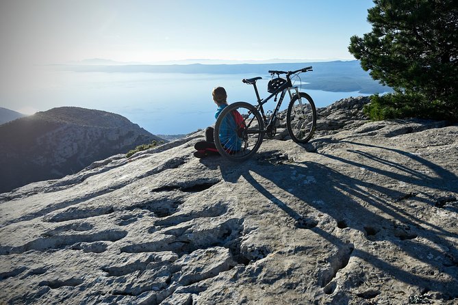 Biking Vidova - Skrip & museum of olive oil - Splitska - Postira - Getting there: the air-conditioned transfer and the mobile ticket