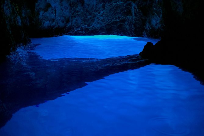 Blue Cave and Pakleni Islands group Tour from Hvar - Stop 1: HvarBoats departure and how to set yourself up