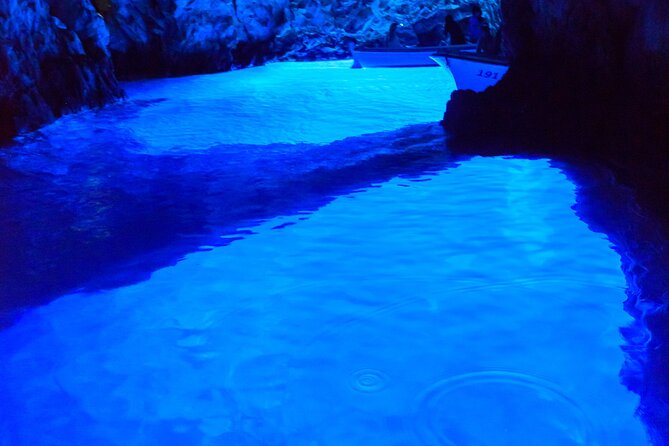 Blue Cave and Town Hvar with 5 Island Boat Tour - Key points
