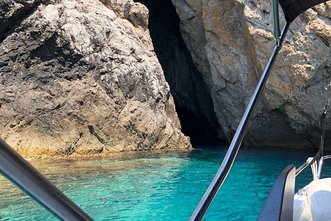 Blue cave & Hvar (5 Islands) private tour from Split or Trogir - Komiža on Vis: coffee in a real old coast town