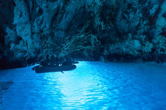 Blue cave & Hvar, 5 islands speed boat tour with unique boats from Split - Stiniva Cove: a quick look at award-level scenery, then back to the water