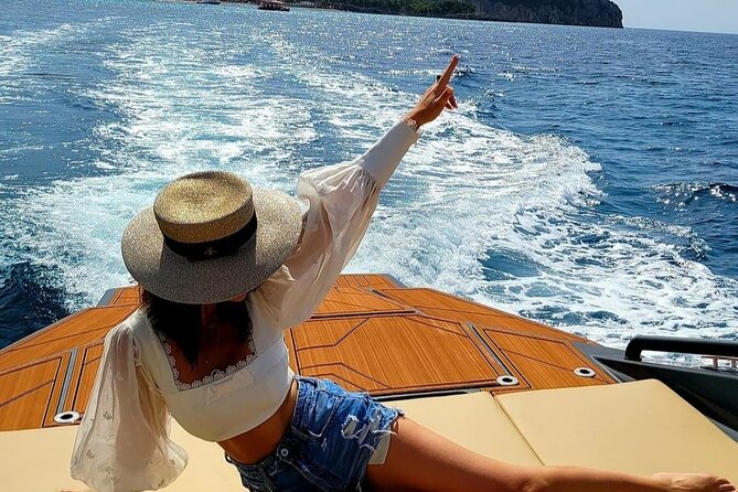 Blue Cave & Hvar, 5 Islands Speedboat with Luxury Seats in Shade - Boat Comfort and Sound: Shade, Music, and Being Ready for Sun