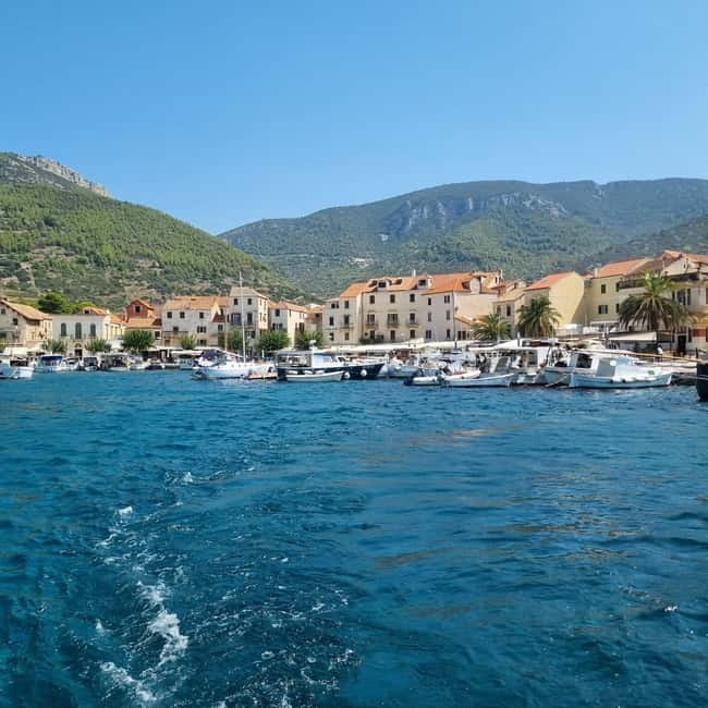 Blue Cave & Island Treasures: Komiža & 5 Gems Boat Tour - Stiniva Cove: Swim and Snorkel in a Cliff-Front Setting