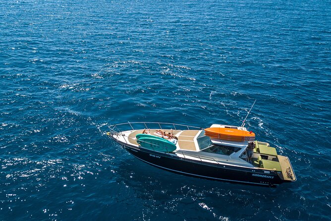 Blue & Green cave tour with yacht from town Hvar - Getting on Board in Hvar and Starting With a Welcome Drink