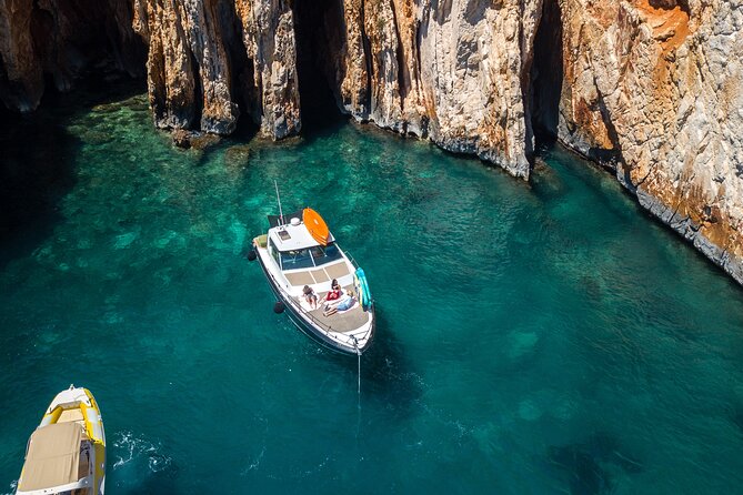 Blue & Green cave tour with yacht from town Hvar - Biševo and the Blue Cave Rowboat Access