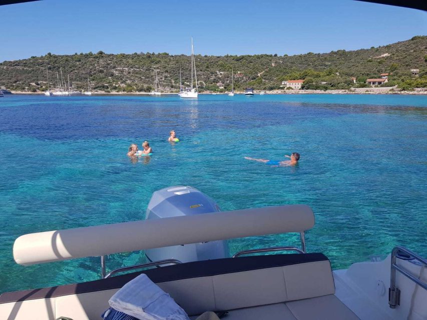 Blue Lagoon and hidden gems of island Šolta - Stomorska Bay Lunch: Eating by the Sea Without Overthinking It