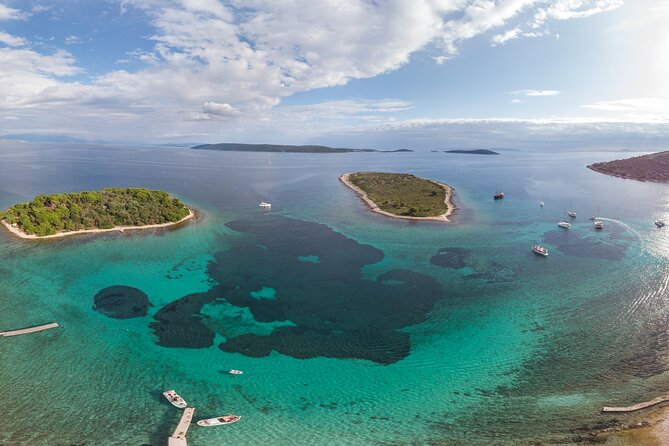 Blue Lagoon and Šolta Island Private Speedboat Tour - Maslinica: pine shade, a promenade stroll, and a coffee break