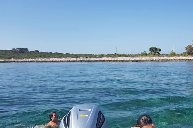 "Blue Lagoon" Half day Chill out tour from Split - Boat comfort and the guide factor with Tommy