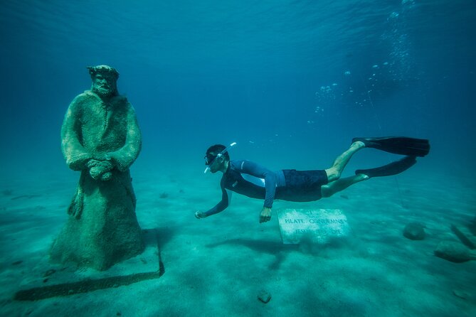 Blue Lagoon & Underwater Museum from Split with Lunch & Drinks - Fumija Island: the easy jump-in stop and how to enjoy it safely