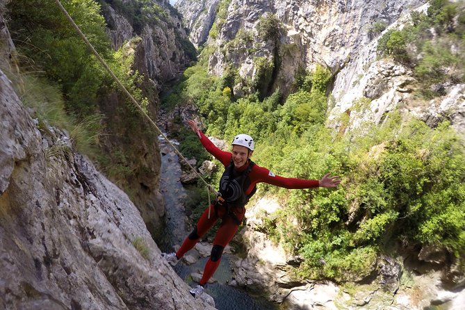 Canyoning advanced on Cetina river from Omiš - Group size, meeting point, and why small numbers help