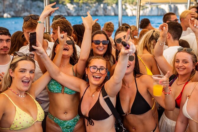 Captain’s Boat Party Split–Blue Lagoon Swim Stop + Free Shots &DJ - Key takeaways before you book