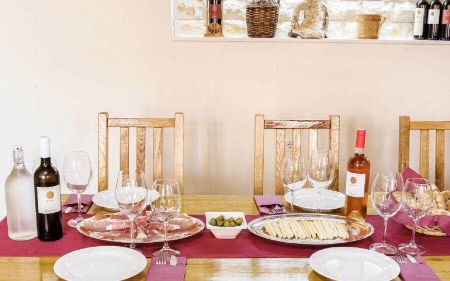 Dalmatian Delights: Food & Wine Tour from Split or Trogir - The coach timing that keeps the day from dragging