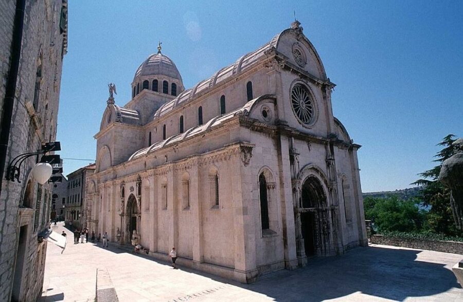 Dalmatian Delights: Food & Wine Tour from Split or Trogir - Small group feel, and why it matters with wine
