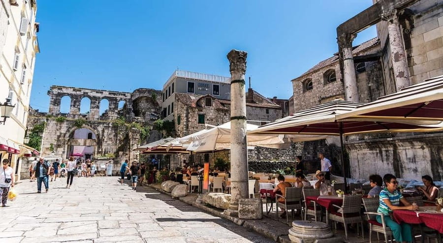 Diocletian's Palace and Old Town SMALL GROUP Walking Tour - Finding the Golden Gate meeting point (and not wasting your first minutes)