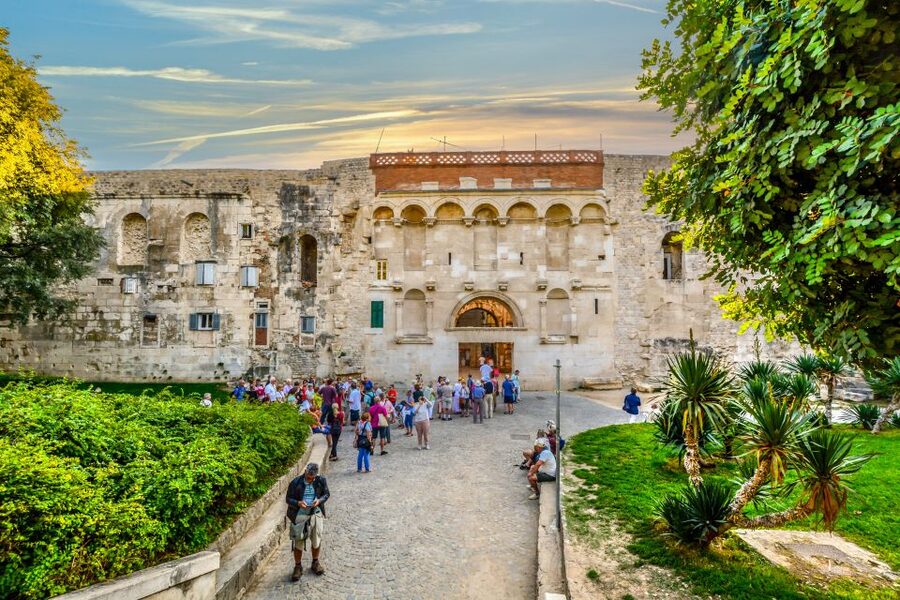 Discover The Old Town Split 1.5h walking Small group tour - Should you book this Old Town Split walking tour?