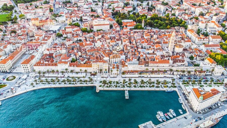 Discover The Old Town Split 1.5h walking Small group tour - The guide is the product: humor, tailoring, and even shade