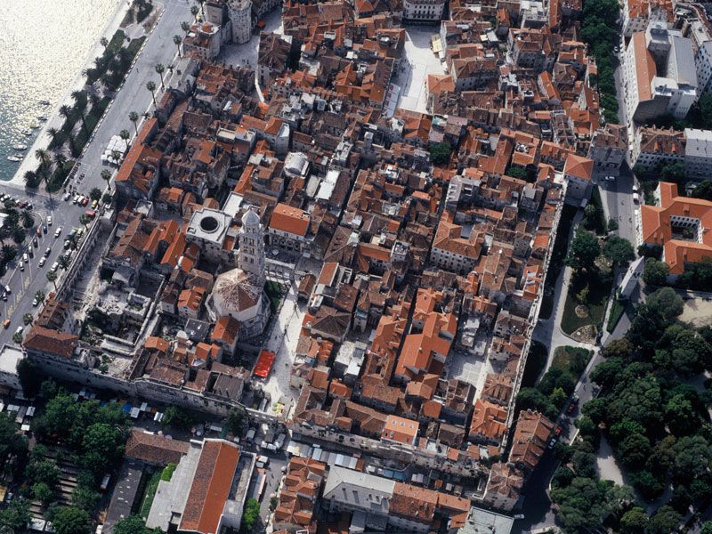 Discover The Old Town Split 1.5h walking Small group tour - What 90 minutes really covers, and how entrance fees fit in