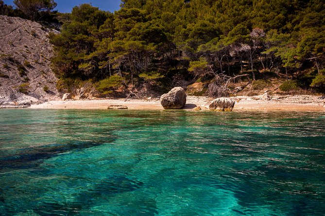 Exclusive Private Tour: Red Rocks & Pakleni Islands - Snorkeling Gear and On-Board Comfort Details That Matter