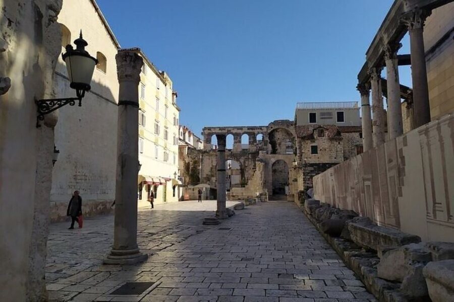 Experience Split History Walking Tour With Local Historian - Diocletian’s Cellars and the Palace Beneath the Palace