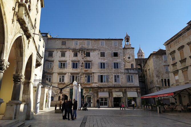 Experience Split With Local Professional Historian - Private - Peristyle: the palace square that connects and divides