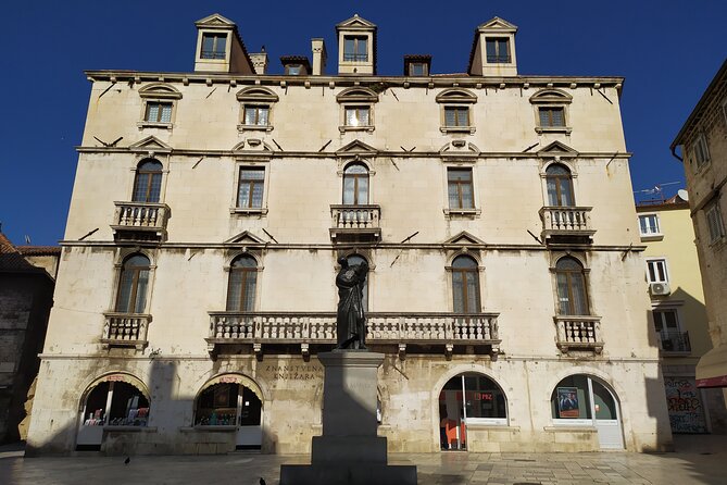 Experience Split With Local Professional Historian - Private - Temple of Jupiter and Cathedral of Saint Domnius, what to notice from outside
