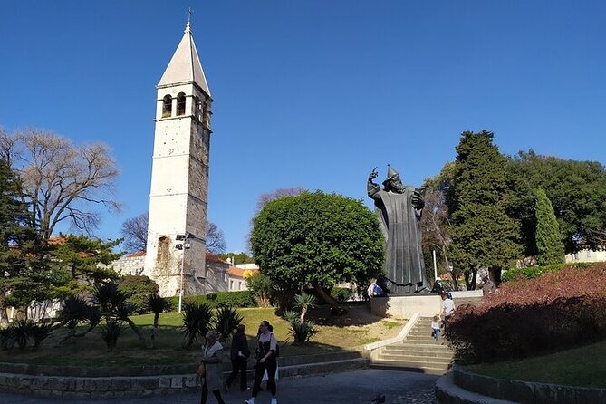 Experience Split With Local Professional Historian - Small Group - Why this Split walking tour works