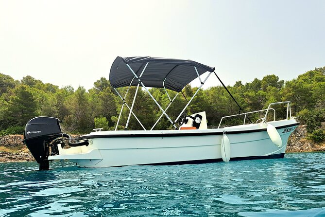 Explore the West coast of the island Brac by BETINA boat - A hands-on Brac boat day, with you behind the wheel