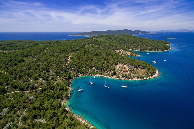 Explore west side of island Brač with Pasara boat - Traditional Dalmatian boat - Practical logistics that affect your experience