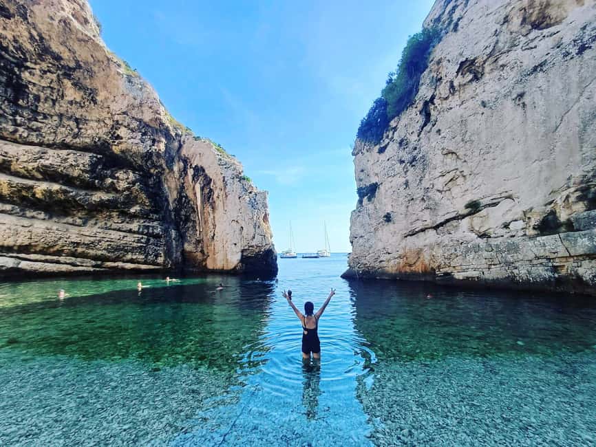 From Hvar: Blue Cave and 5 Islands Boat Tour - Pakleni Islands and Palmižana bay: the final stretch where you breathe out