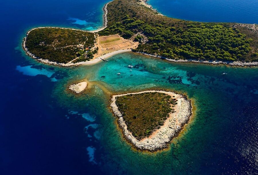 From Hvar: Blue cave group speedboat tour full day - Green Cave: a swimming stop with an optional fee