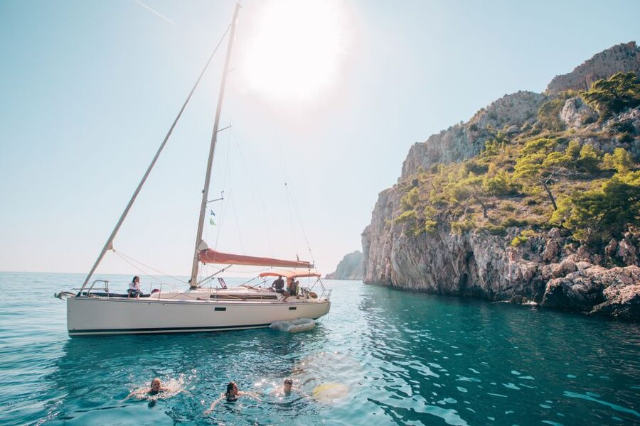 From Hvar: Pakleni Islands & Red Rocks Comfort Sailboat Tour - Cruising the Pakleni Islands: the coast opens up fast