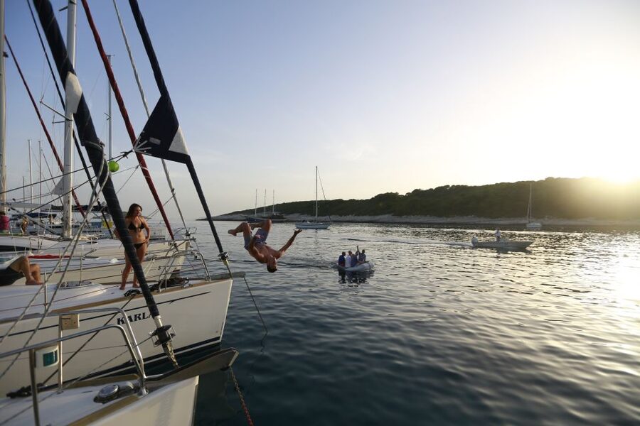 From Hvar: Pakleni Islands & Red Rocks Comfort Sailboat Tour - Red Rocks: the stop built for snorkeling and marine life