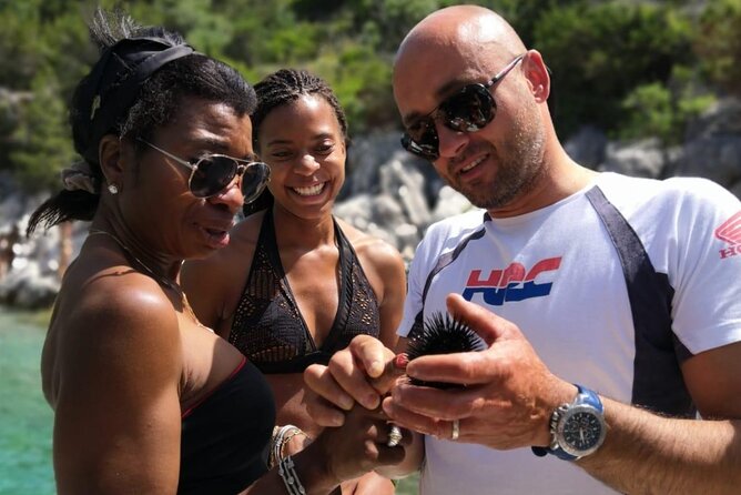 From Hvar: Unforgettable Tour to The Island Vis and Blue Cave - Key things that make this tour work
