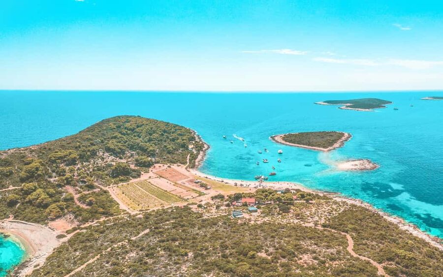 From Split: Blue Cave & 5 Islands Amazing Speedboat Tour - Hvar’s old town in a 2-hour walk break