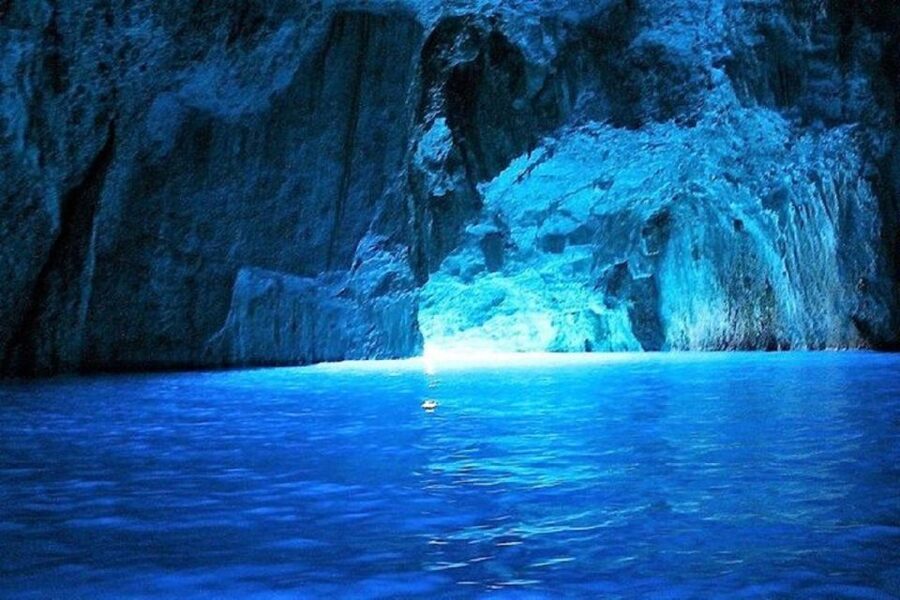 From Split: Blue Cave and 5 islands-Day Tour - Komiža on Vis: a relaxed hour in a fishing village setting