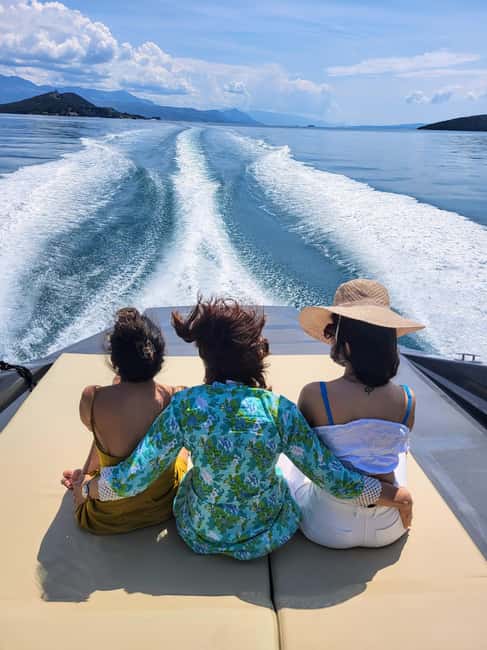 From Split: Blue Cave, Hvar, Mamma Mia, 5 Islands boat Tour - The speedboat ride back: when the captain turns work into fun