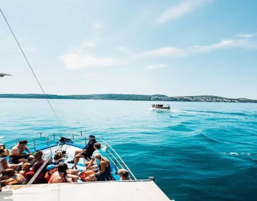 From Split: Islands & Blue Lagoon Cruise with Lunch & Drinks - Food, drinks, and onboard extras: value check