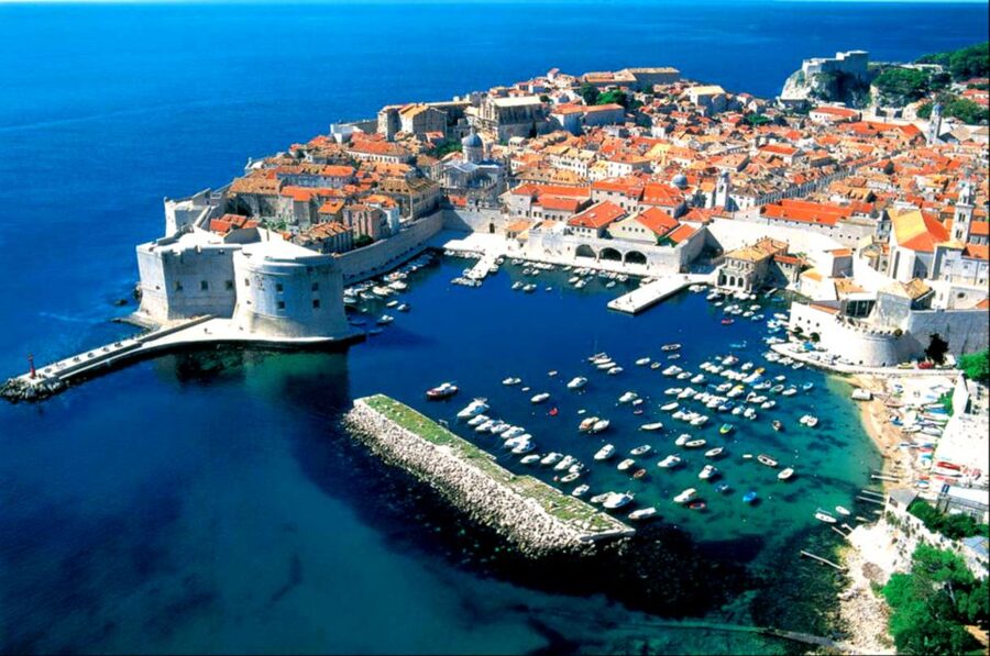 From Split/Trogir: Dubrovnik Guided Tour with a Stop in Ston - The best part for many people: three hours of freedom in the old town