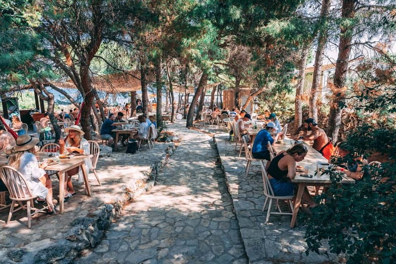 From Trogir: Blue Lagoon & Šolta Cruise with Lunch & Drinks - Relaxing beach time in Maslinica, with optional café breaks