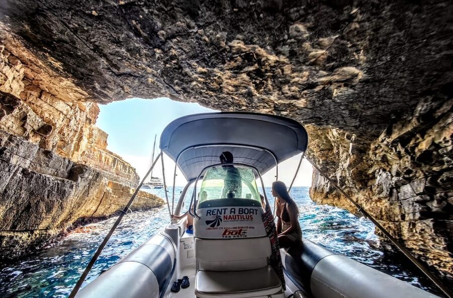 From Vis: Speedboat tour - Vis, Biševo & Blue Cave (private) - Parja bay and the military tunnel: a calmer, scenic end run