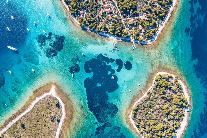 Full Day Boat Tour, Blue Lagoon and Šolta with lunch&drinks - A full-day boat rhythm from Stobreč