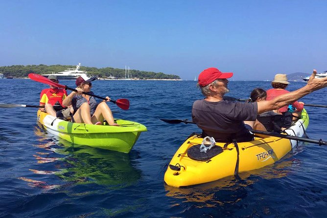 Guided kayaking tour to Pakleni islands - The Pakleni break and the restaurant stop (with a discount)