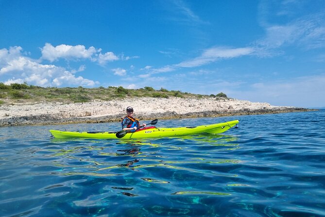 Half-day kayak tour from Hvar town - Meeting point at Cest la Vie in Hvar, and how the timing feels