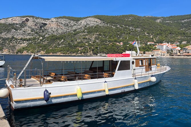 Half Day Private Group Boat Tour in Croatia - Stop 1: Plaža Lučišća and the Red Rocks swimming time