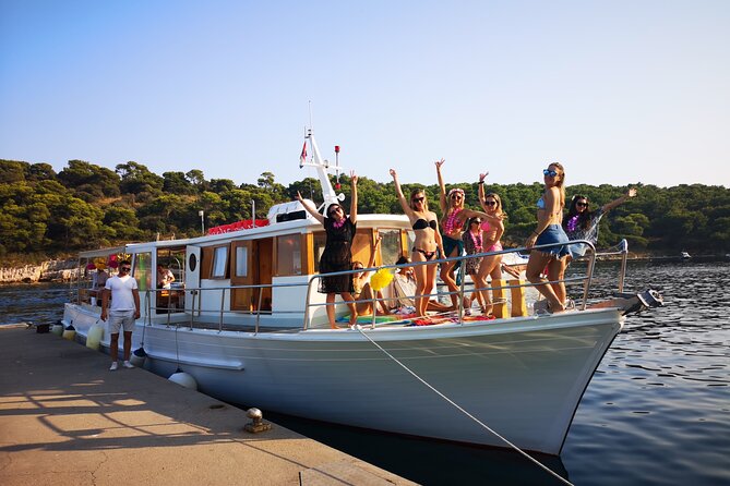 Half Day Private Group Boat Tour in Croatia - Stop 2: Palmižana Bay lunch time and Palmizana Botanical Garden area