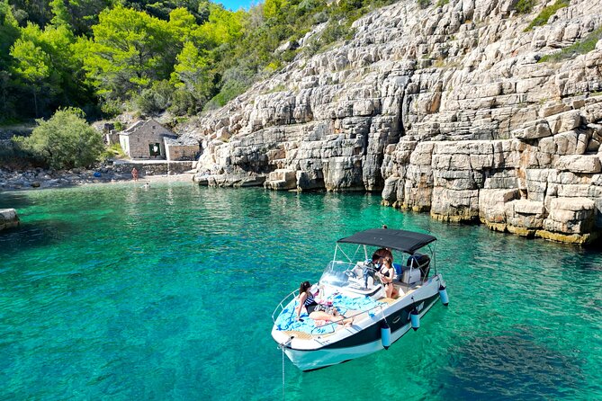Half-day Speedboat Tour: Explore Hidden Gems of Hvar Island - Stop 3: Jelsa town time, coffee and a little history on land