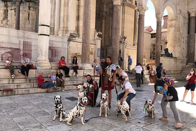 History Split Walking Tour in French -Small group - Key highlights you should care about
